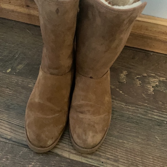 UGGS size 7.5 - Picture 5 of 5